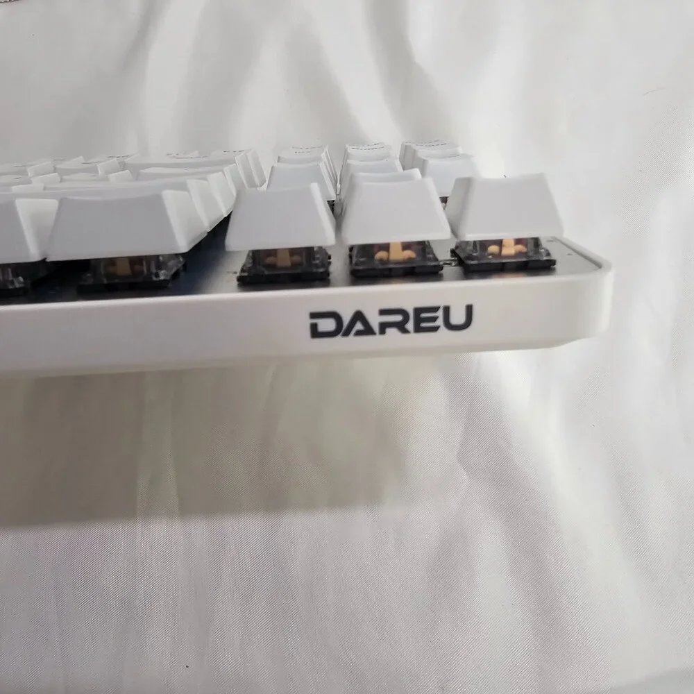 Dareu EK807G – TKL Wireless Mechanical Keyboard white raised keys, works great